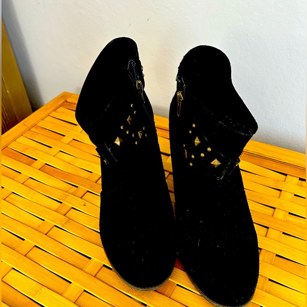 Julianna Hough by sole society black ankle booty.